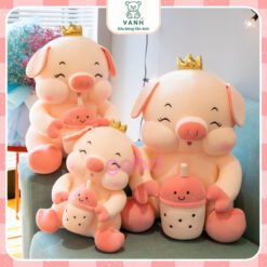 Gấu Bông Heo Vương Miện Mắt Híp Ôm Trà Sữa