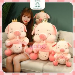 Gấu Bông Heo Vương Miện Mắt Híp Ôm Trà Sữa