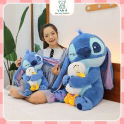 Gấu Bông Stich Ôm Vịt - Stich Nháy Mắt Đáng Yêu,