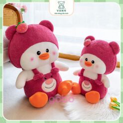 Gấu Bông Vịt Dâu Mặc Yếm Gấu Dâu - Vịt Cosplay Lotso