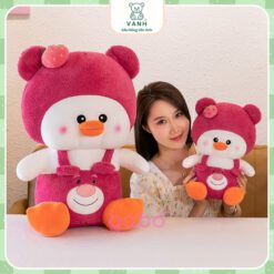 Gấu Bông Vịt Dâu Mặc Yếm Gấu Dâu - Vịt Cosplay Lotso