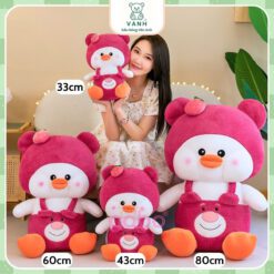 Gấu Bông Vịt Dâu Mặc Yếm Gấu Dâu - Vịt Cosplay Lotso