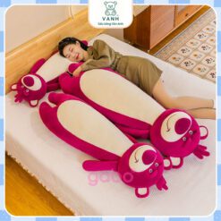 Gấu Bông Gấu Dâu Đứng Dài Lotso, Gối Ôm Gấu Dâu 4 Gấu Bông Gấu Dâu Đứng Dài Lotso, Gối Ôm Gấu Dâu