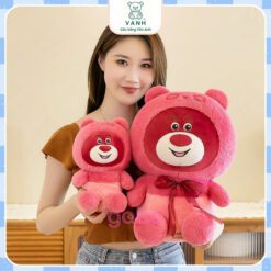 Gấu Bông Gấu Dâu Mũ Đeo Nơ, Hàng Quảng Châu Lông Mịn 3 Gấu Bông Gấu Dâu Mũ Đeo Nơ, Hàng Quảng Châu Lông Mịn