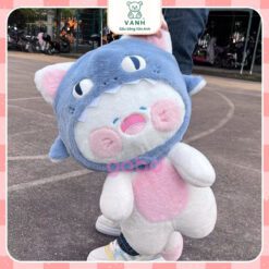 Gấu Bông Mèo Du Du Mũ Cá Mập - Mèo Đầu Cá Đội Nón 5 Gấu Bông Mèo Du Du Mũ Cá Mập - Mèo Đầu Cá Đội Nón, Gấu Bông Mèo Cao Cấp – Quà Tặng Đáng Mua Cho Bạn Gái