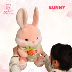 Gấu Bông Thỏ Yếm Hoa Cầm Rổ Cà Rốt 4 Gấu Bông Thỏ Yếm Hoa Cầm Rổ Cà Rốt