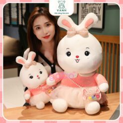 Gấu Bông Thỏ Trắng Đeo Túi Sắc Màu 2 Gấu Bông Thỏ Trắng Đeo Túi Sắc Màu